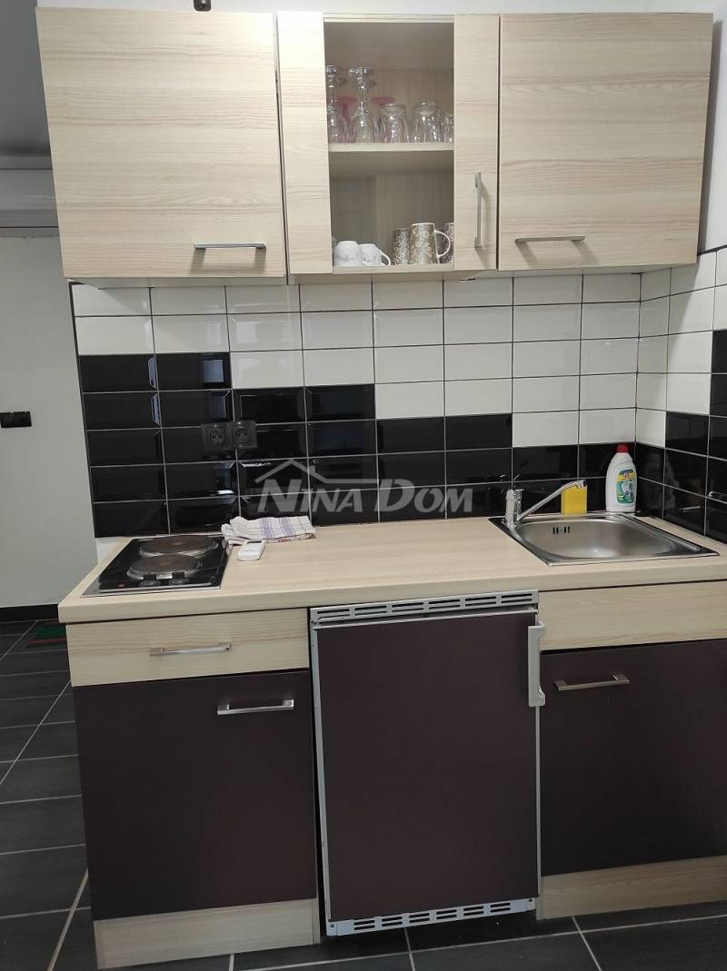 Nemovitost se 4 apartmány, střešní terasou s výhledem na moře a Velebit. - 14