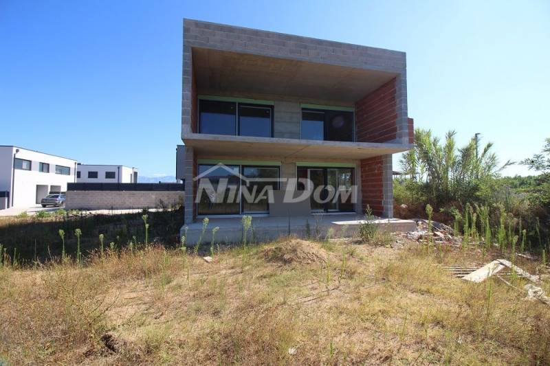 Novostavba, vila s bazénem ve výstavbě - 3