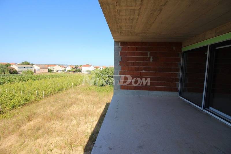 Novostavba, vila s bazénem ve výstavbě - 6