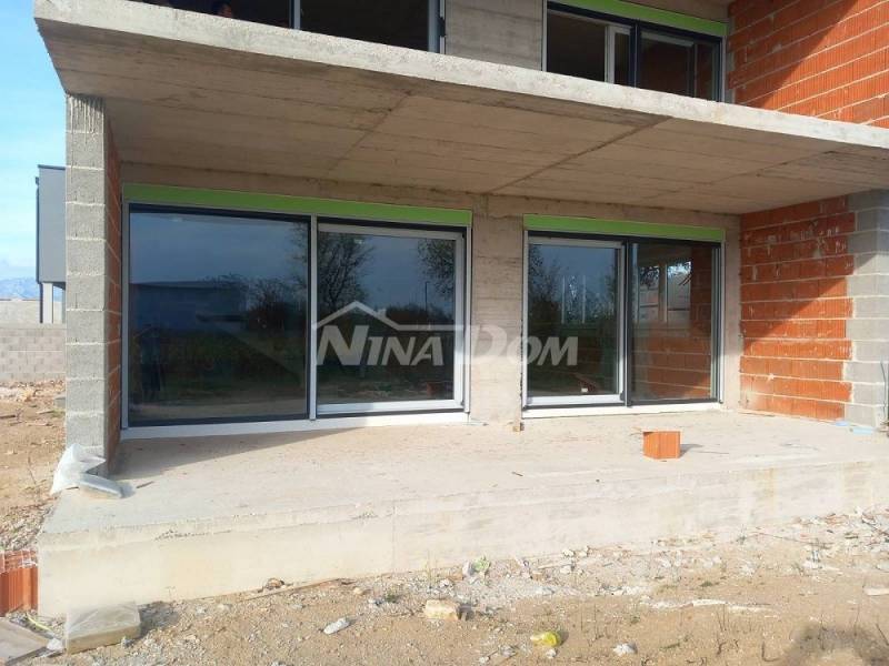 Novostavba, vila s bazénem ve výstavbě - 13
