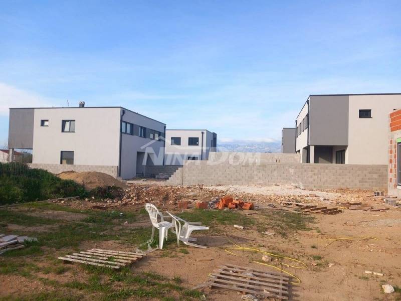 Novostavba, vila s bazénem ve výstavbě - 14