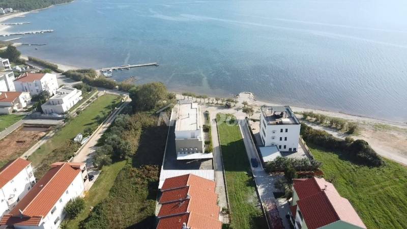 Stavební pozemek, druhá řada k moři - 1