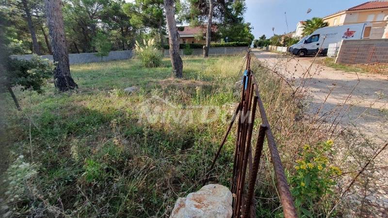 Stavební pozemek 600 m2, jižní strana, nutná příprava záměru UPU - 3