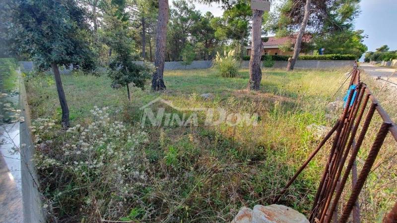 Stavební pozemek 600 m2, jižní strana, nutná příprava záměru UPU - 5
