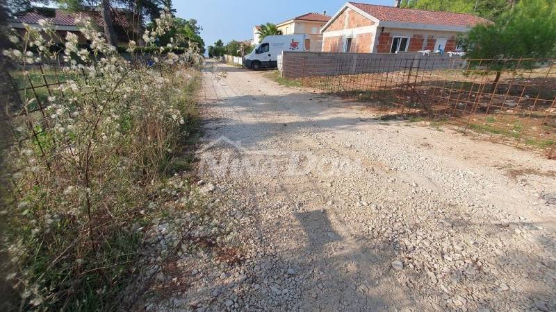 Stavební pozemek 600 m2, jižní strana, nutná příprava záměru UPU - 6