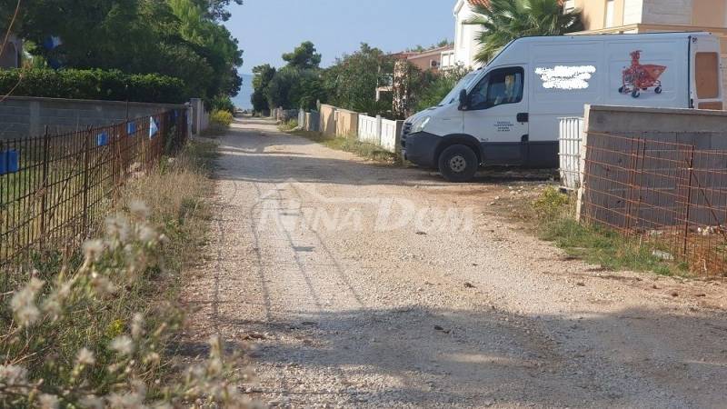 Stavební pozemek 600 m2, jižní strana, nutná příprava záměru UPU - 7