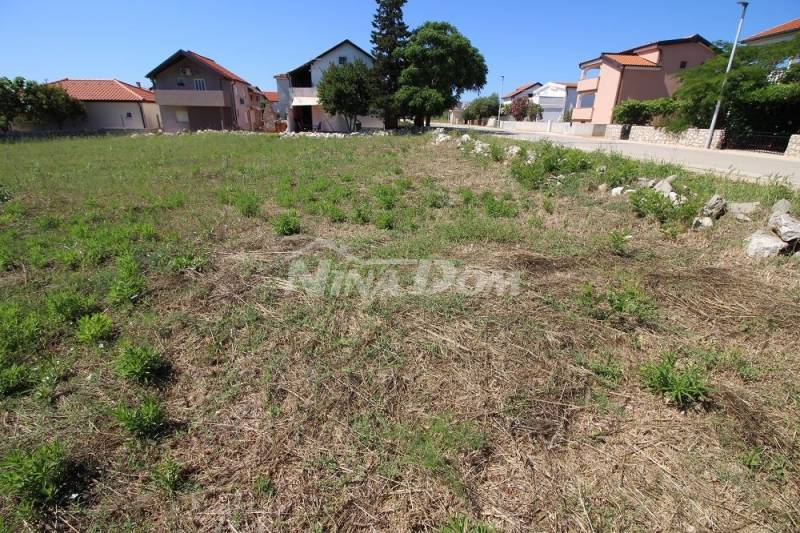 Stavební pozemek (nutná příprava plánu UPU) blízko centra 160 €/m2 - 7