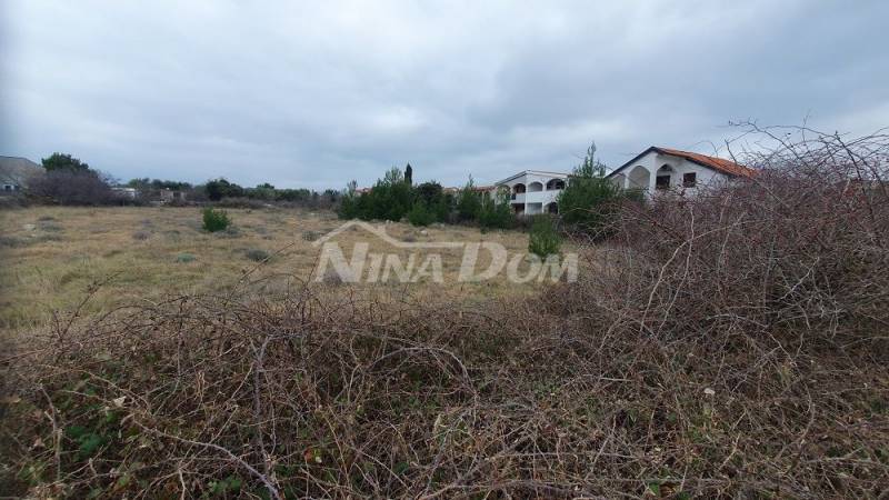 Pozemek ve stavební zóně (vyžaduje plán UPU) 650 m2 - 2