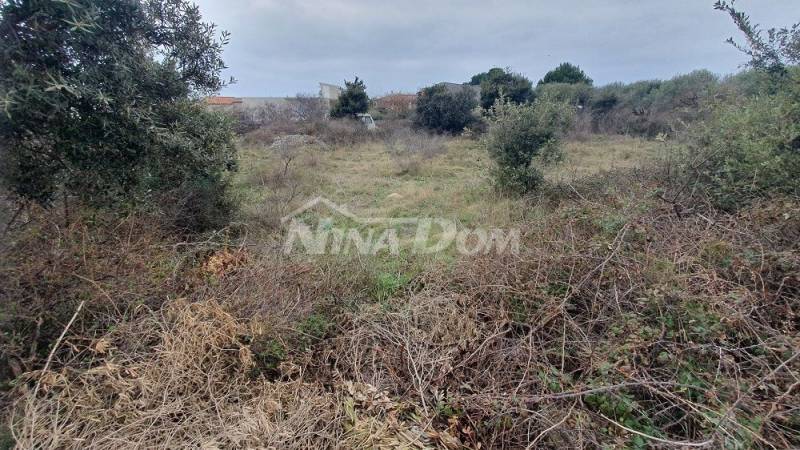 Pozemek ve stavební zóně (vyžaduje plán UPU) 650 m2 - 3