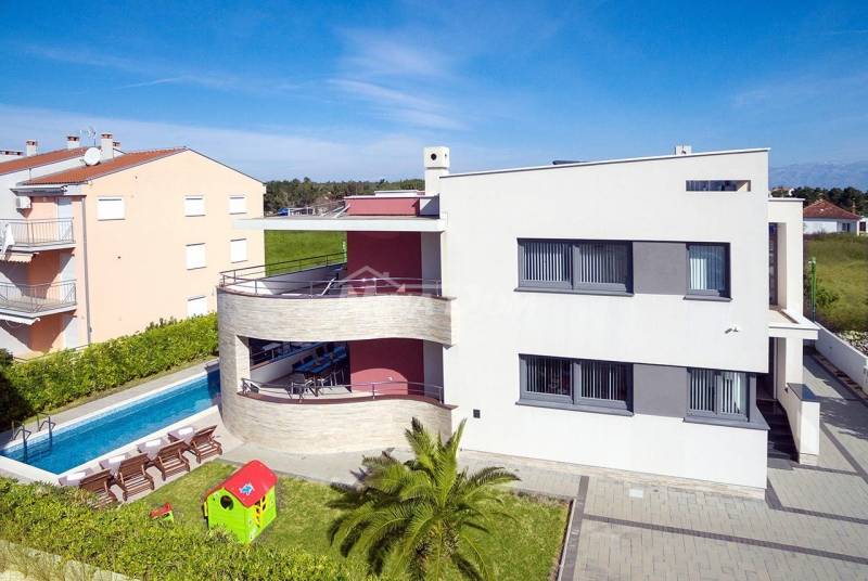 SAMOSTATNĚ ODPOJENÁ VILA SE DVĚMA BYTOVÝMI JEDNOTKAMI - ZATON - BLÍZKO MOŘE - 3