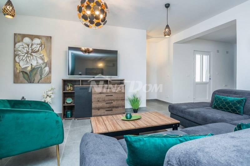 Vila blízko centra, vybavená bazénem a střešní terasou - 9