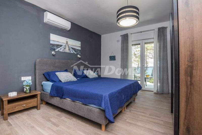 Vila blízko centra, vybavená bazénem a střešní terasou - 11