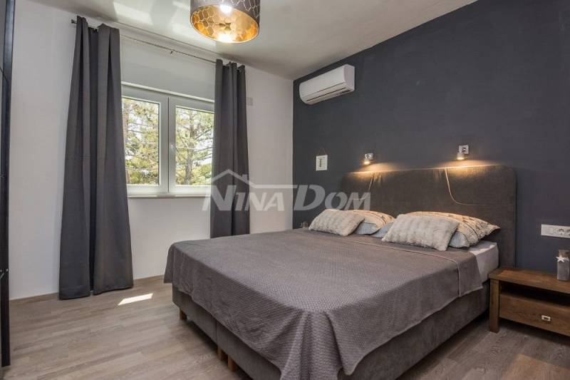 Vila blízko centra, vybavená bazénem a střešní terasou - 13