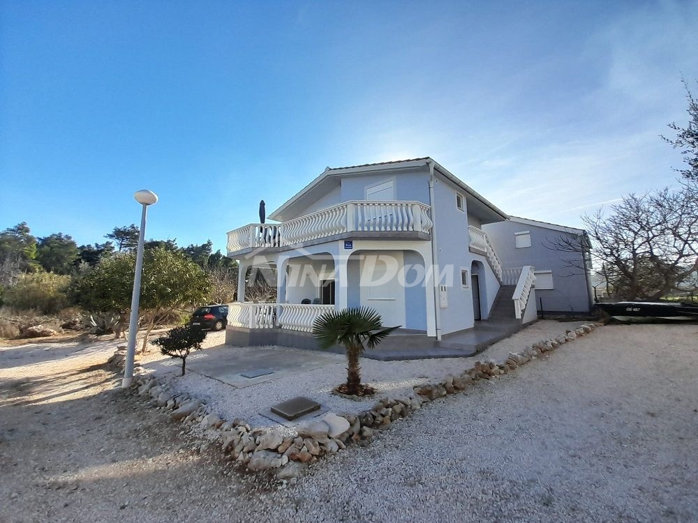 Detached house, fully equipped.