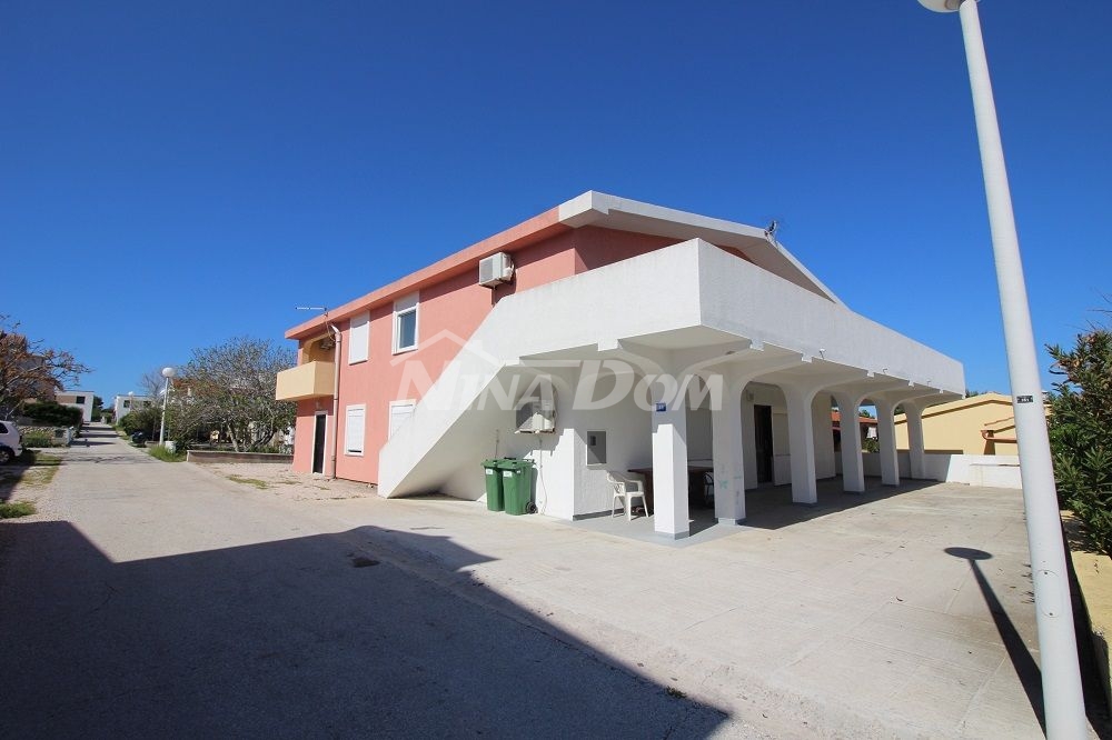 Apartmánový dům 140 metrů od moře