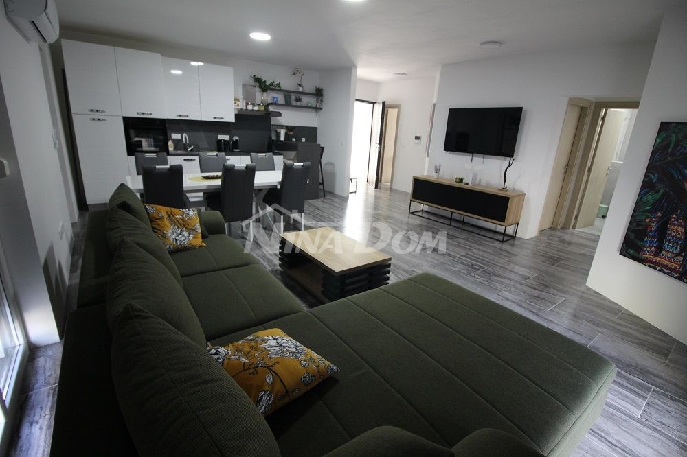 Novostavba 4 apartmánů se střešní terasou s výhledem na moře
