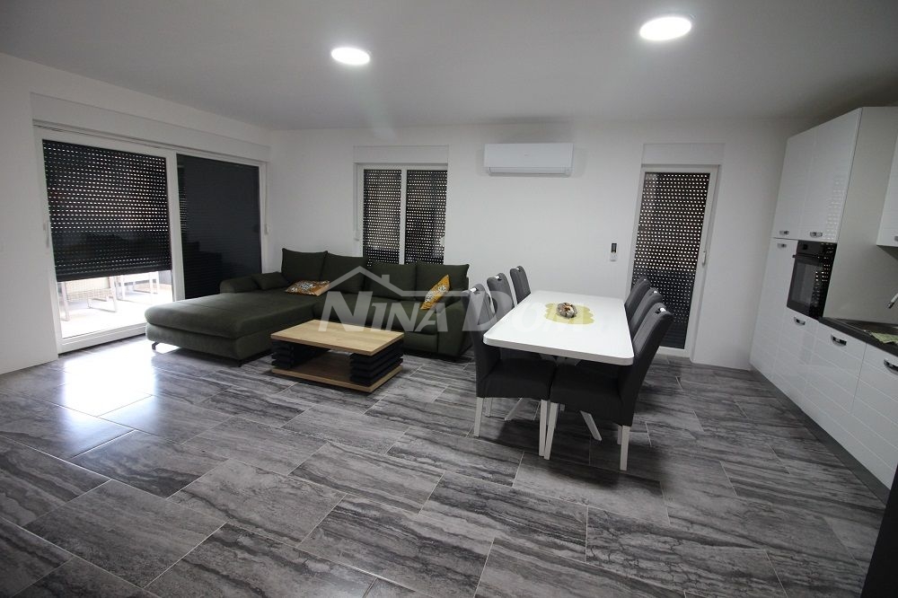 Apartmán se třemi ložnicemi, přízemí