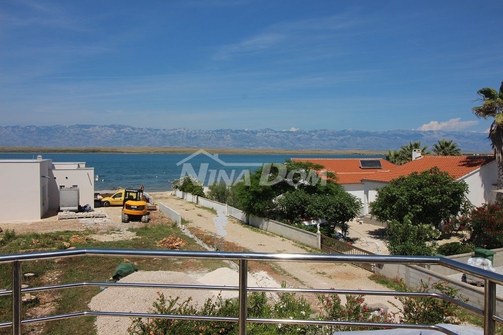 Duplex apartment with a view of the sea, 50 meters. to the beach.