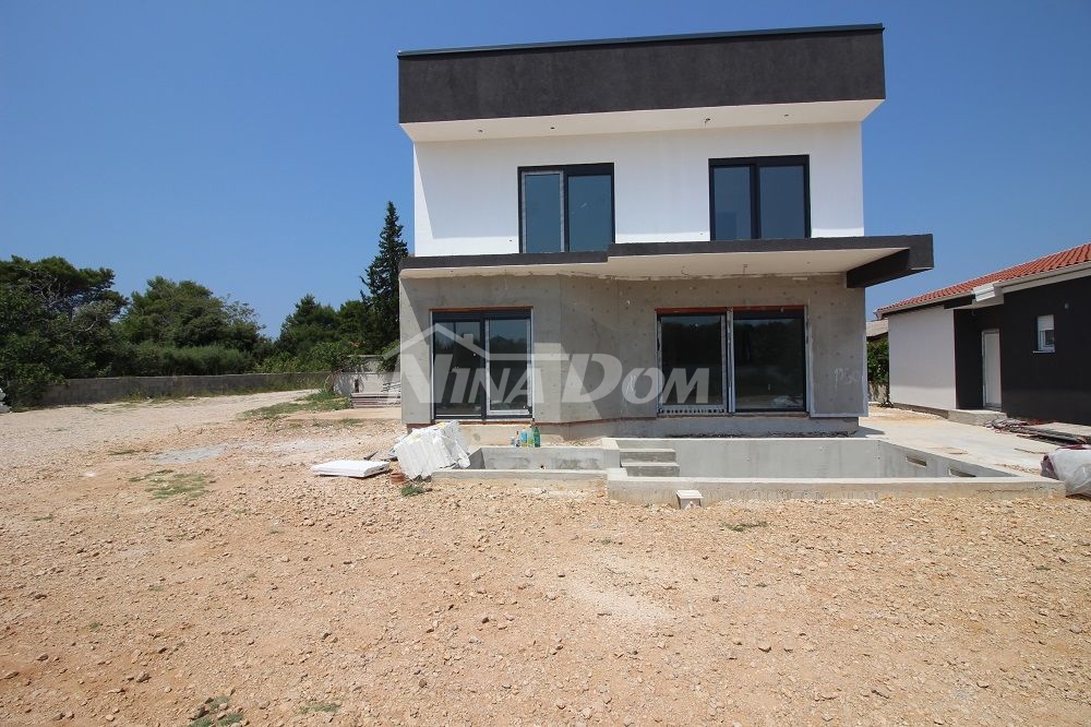 House with swimming pool, 500 meters to the sea (under construction)