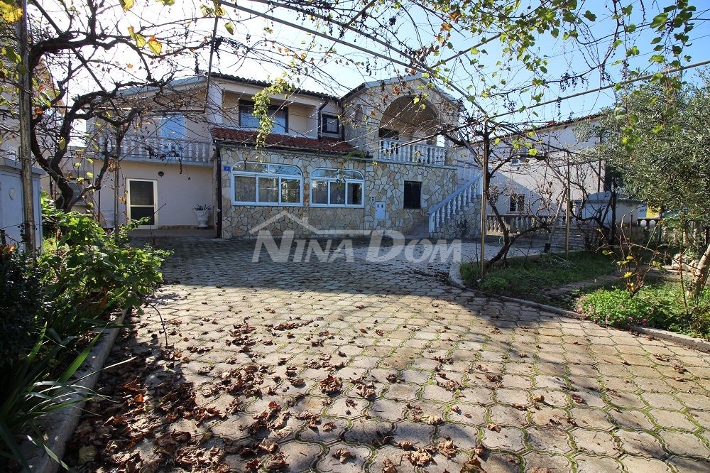 South side of the island of Vir, large garden, 190 meters. to the sea