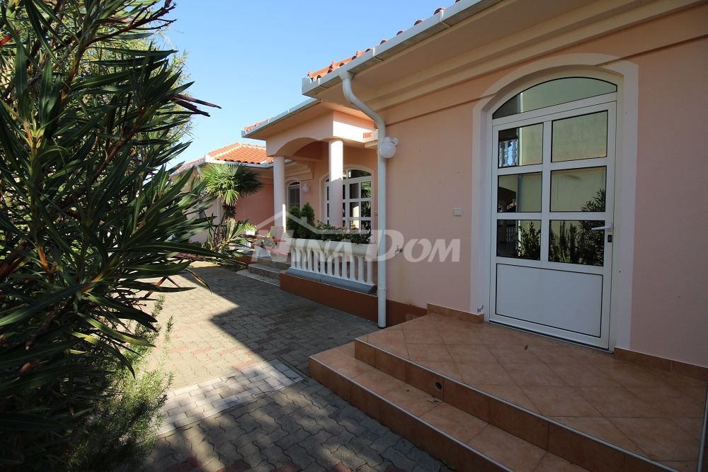 South side of the island of Vir, 190 meters. to the sea, 3 residential units