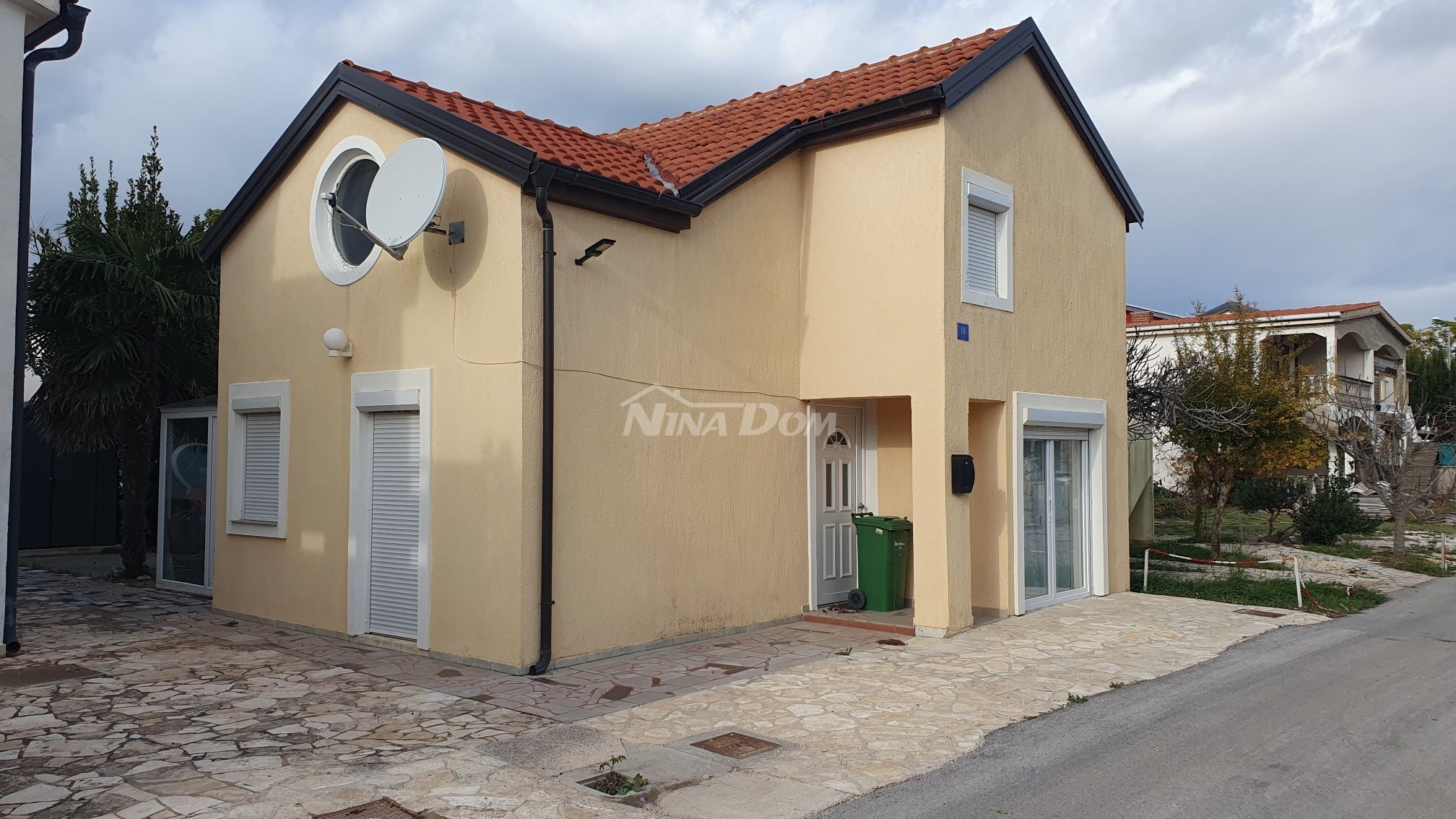 Južna strana otoka Vira 200 metara do mora