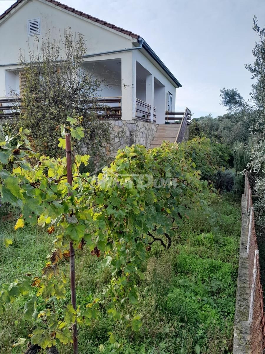 Prodej domu Ugljan Batalaža s prostornou zahradou