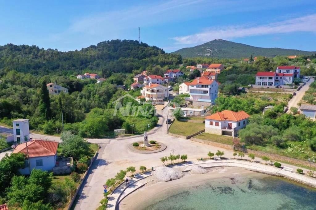 Bytový dům na prodej na ostrově Ugljan, Lukoran