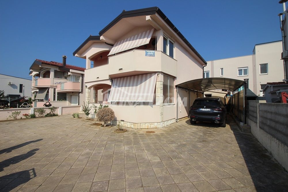 Jižní strana voda, kanalizace pro dva velké byty